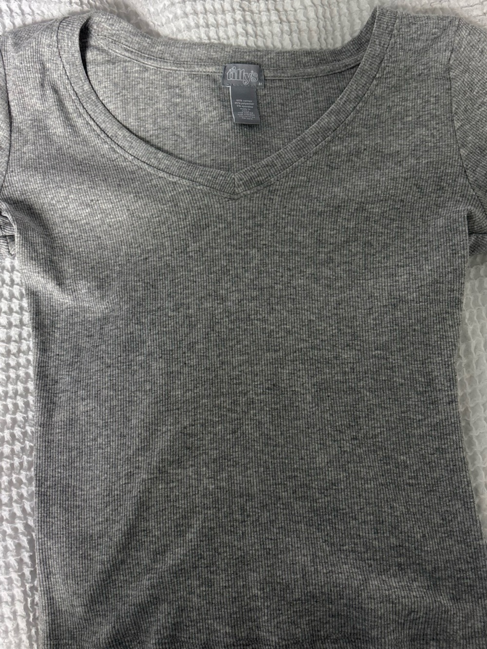 Tillys Ribbed V-Neck Tee in Heather Gray
